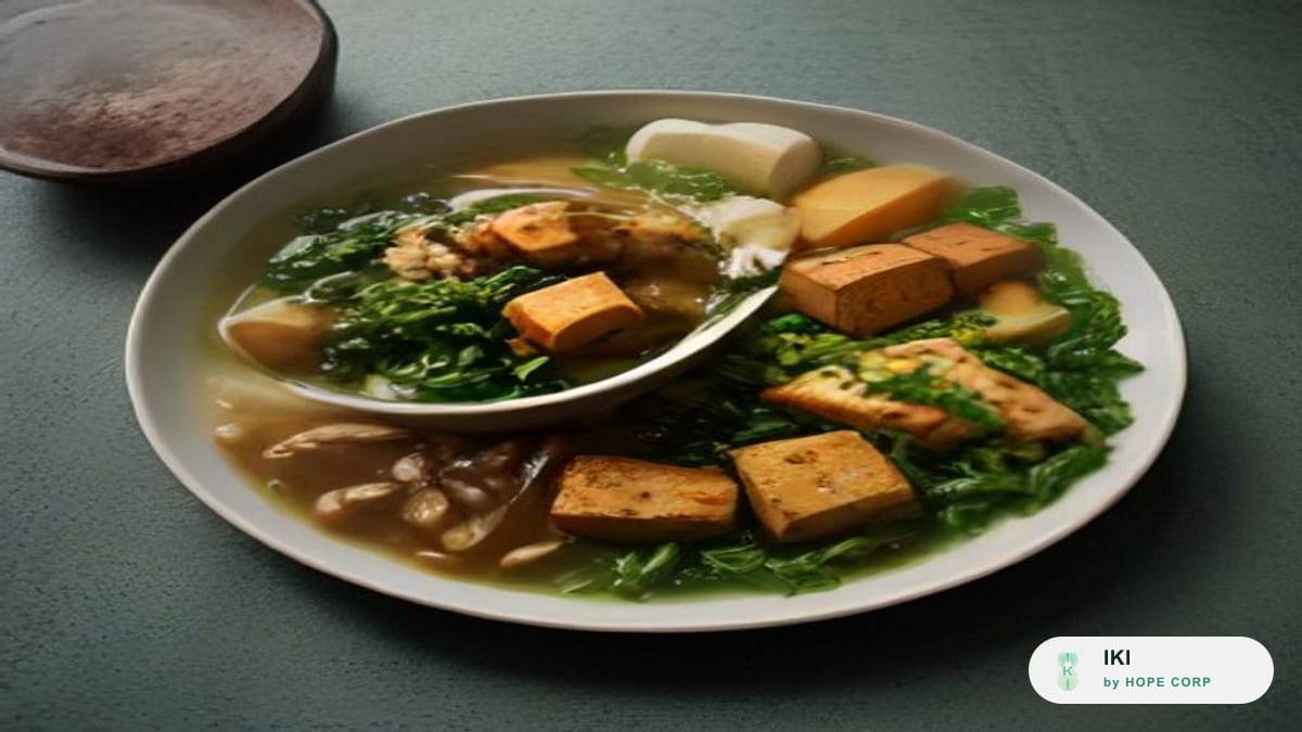 Mâm cơm chay Việt với đậu phụ, nấm, rau luộc và canh rau củ