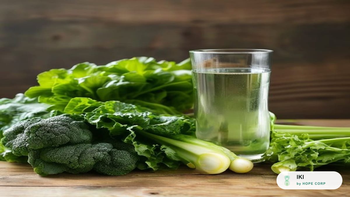 Rau xanh, trái cây và nước lọc cho chế độ ăn lành mạnh
